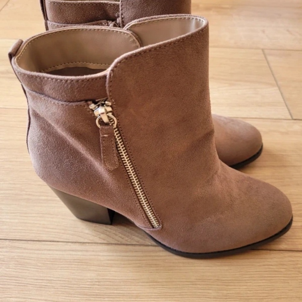 Chic Tan Ankle Booties with Zipper